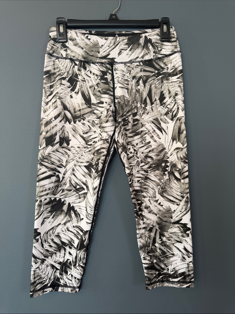 prAna Cropped Yoga Leggings | Black & White Palm Print | Size M